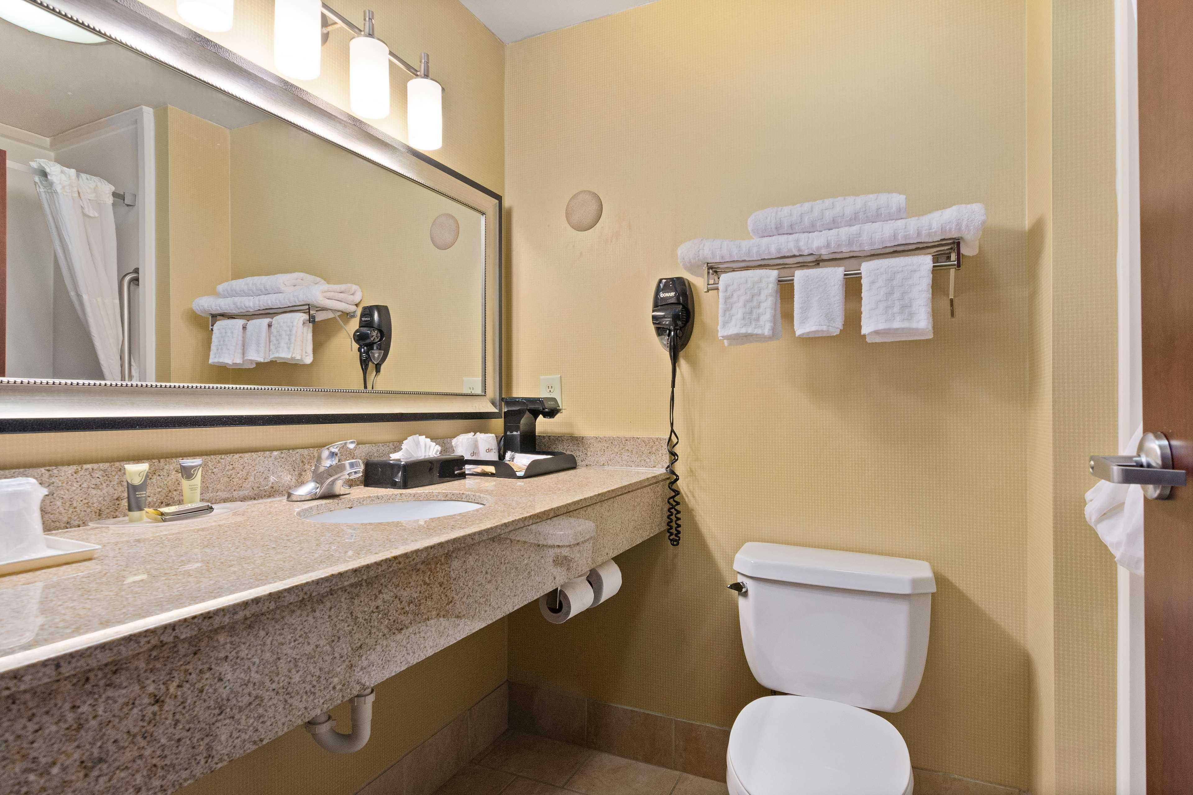 Surestay Plus Hotel By Best Western Portland Route 52 West المظهر الخارجي الصورة